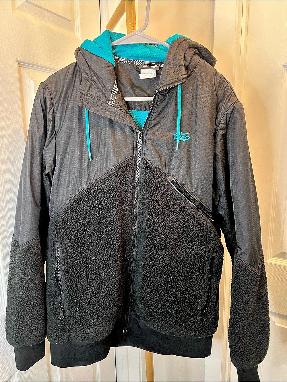 6.0 Nike Black & Blue Hoodie Jacket Size Medium
